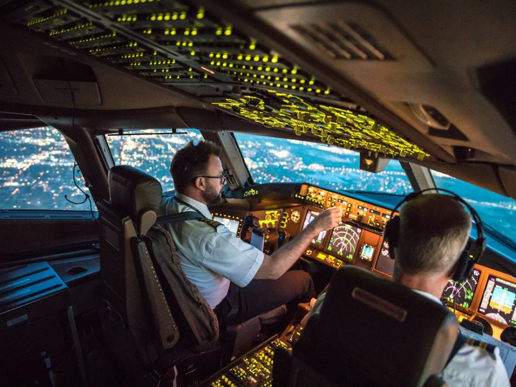 Как стать пилотом транспортной авиации в сша и сколько это стоит