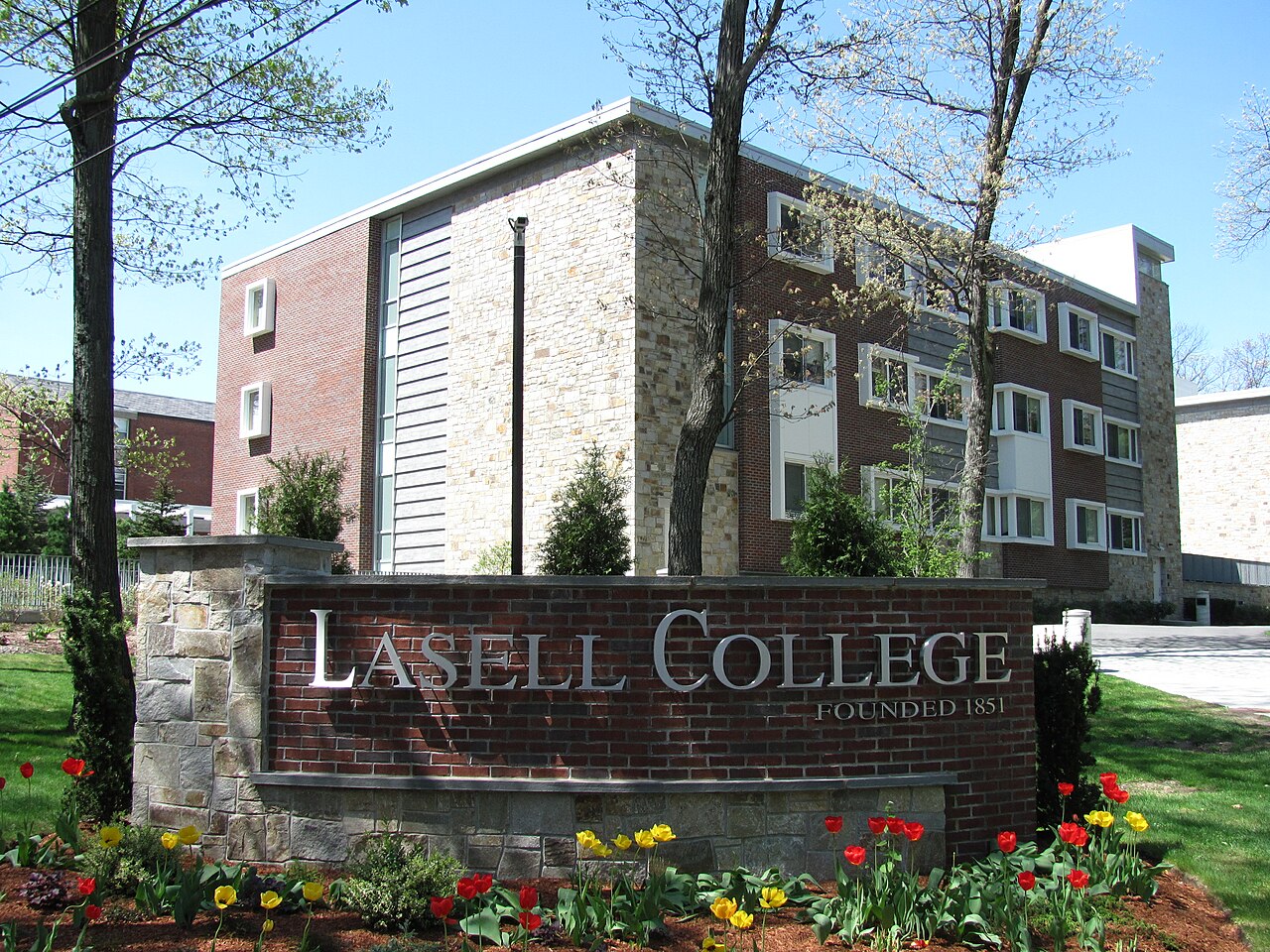 Lasell College (MA)