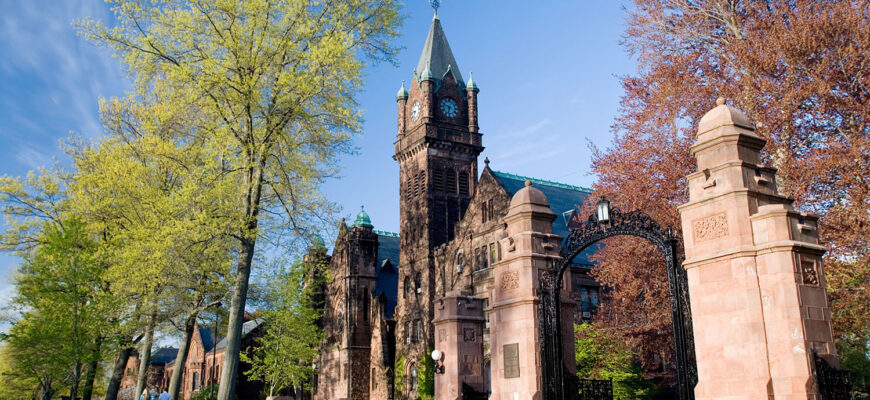 Mount Holyoke College (MA)